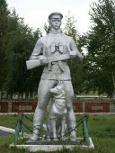 Памятник пограничникам у здания Благовещенского погранотряда