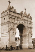 Триумфальная арка, построена в 1891, пострадала от наводнения 1928 года, не сохранилась